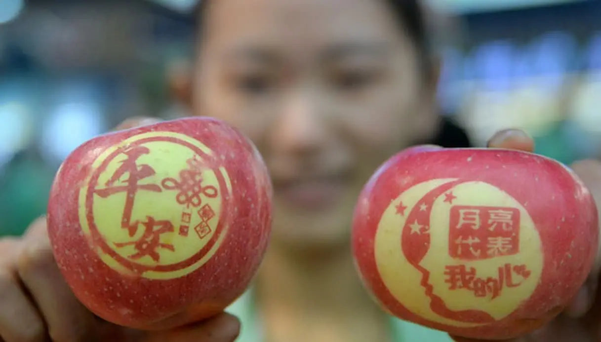 Notte della Pace in Cina: perché a Natale si regalano le mele (e cosa significa davvero) Mood Market