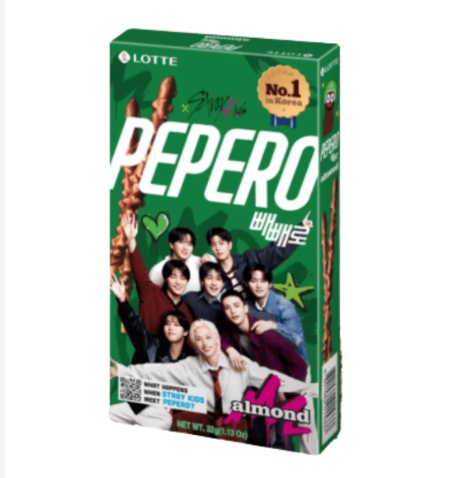 LOTTE x StrayKids – PEPERO STICK DI BISCOTTI RICOPERTI CON CIOCCOLATO E GRANULI DI MANDORLE – 32 G lotte