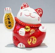 Sparschwein in Form einer roten japanischen Katze für Glücksgeld